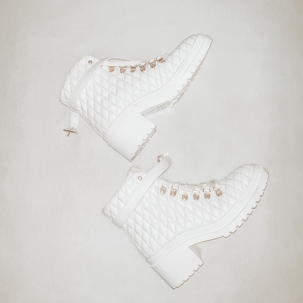 ★Forever 21 White Lace-Up Combat Boots★